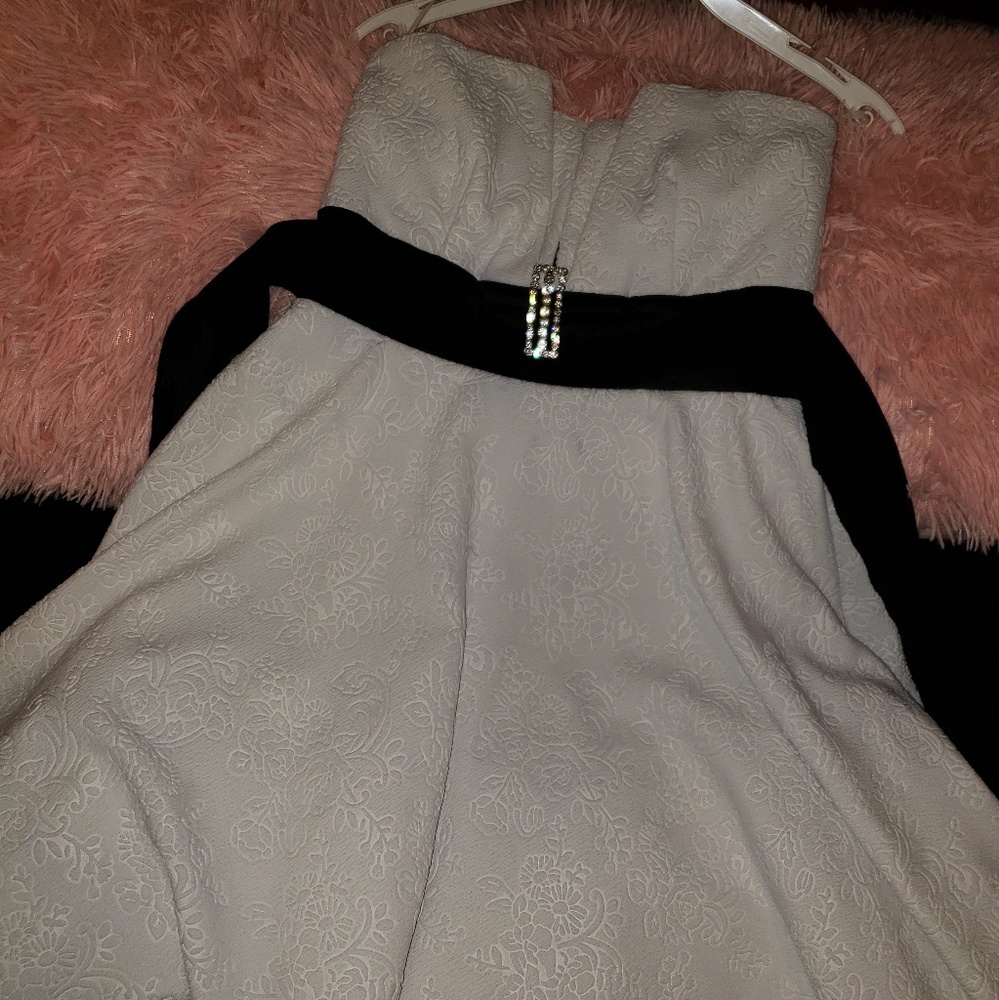 A knee dress